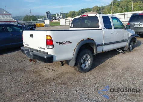 2001 Toyota Tundra Sr5 V8 z USA, uszkodzony, nr VIN 5TBBT44161S218378